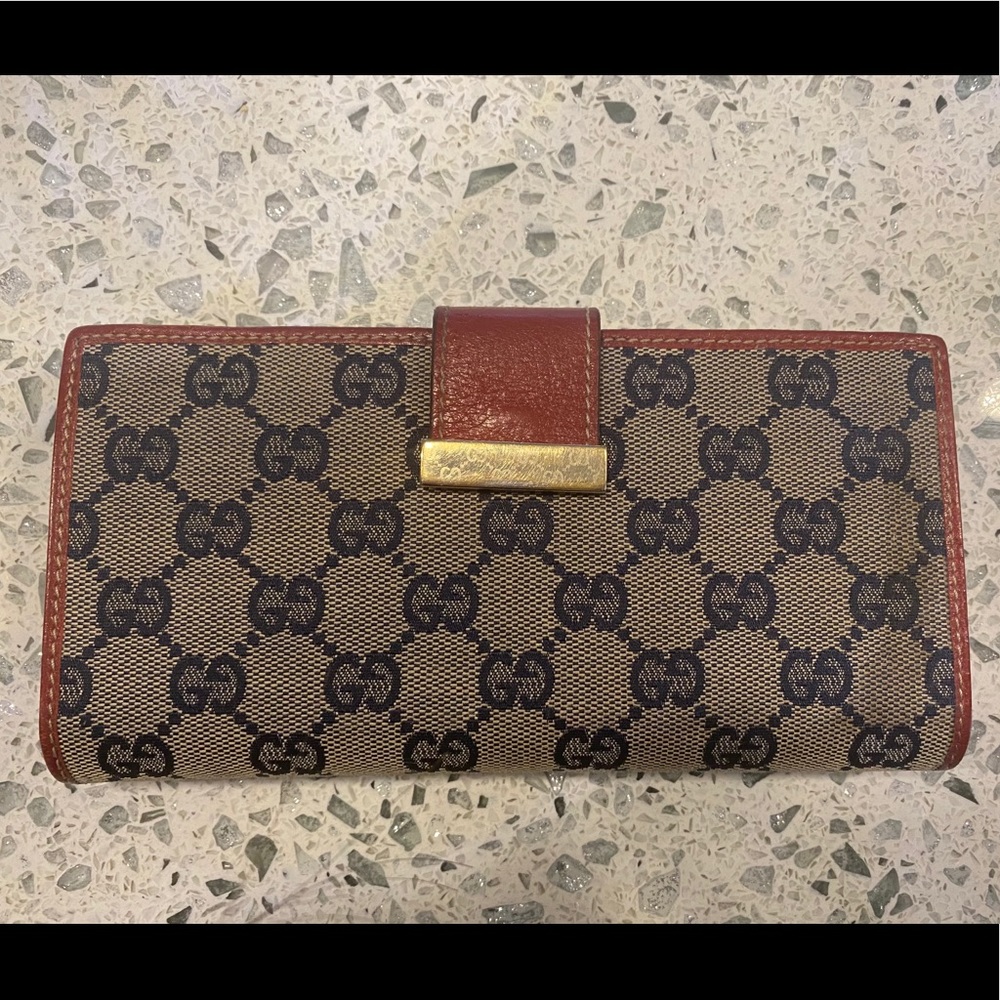 ❌SOLD❌💯 AUTH GUCCI WALLET♥️